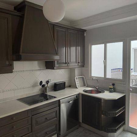 Encanto Urbano: Piso Centrico Totalmente Equipado Лебриха Екстериор снимка