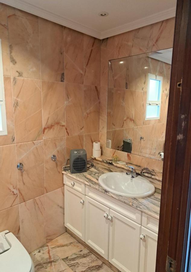 Encanto Urbano: Piso Centrico Totalmente Equipado Лебриха Екстериор снимка